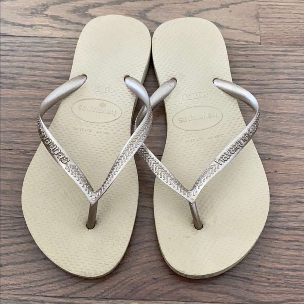 Women’s gold slim Havaianas sandals